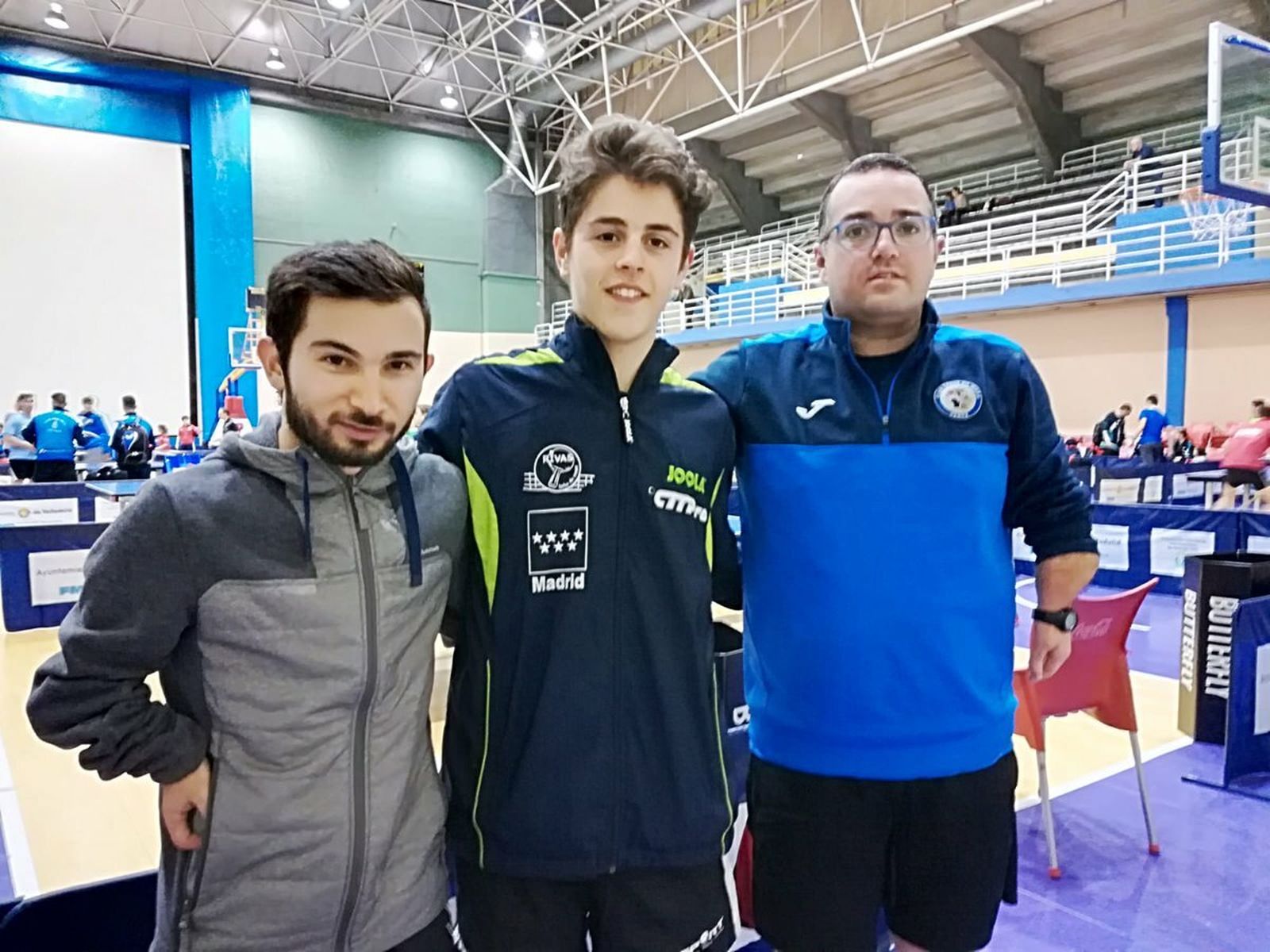 Pedro Alberto Fernández, con los madrileños Guillermo y Rubén en el Torneo de Valladolid.