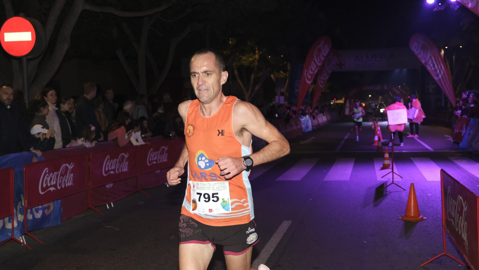 Imágenes de la XIV edición de la San Silvestre de Almería