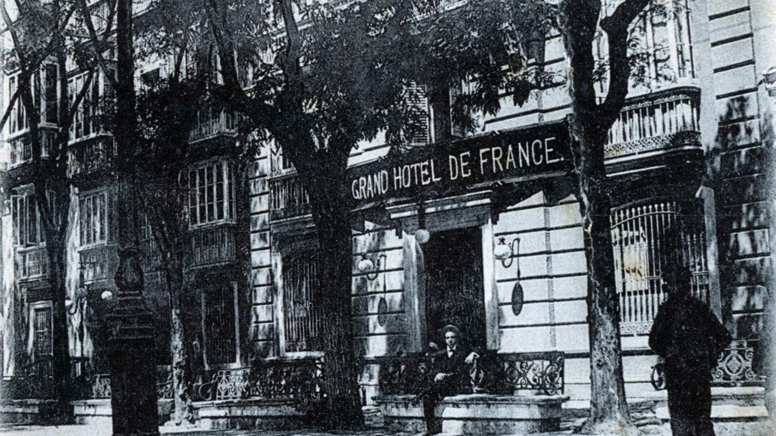 Grabado de la Ilustración Española y Americana del año 1887 que muestra el acceso al nuevo Museo Arqueológico desde el Tinte en base a una foto de Rocafull.