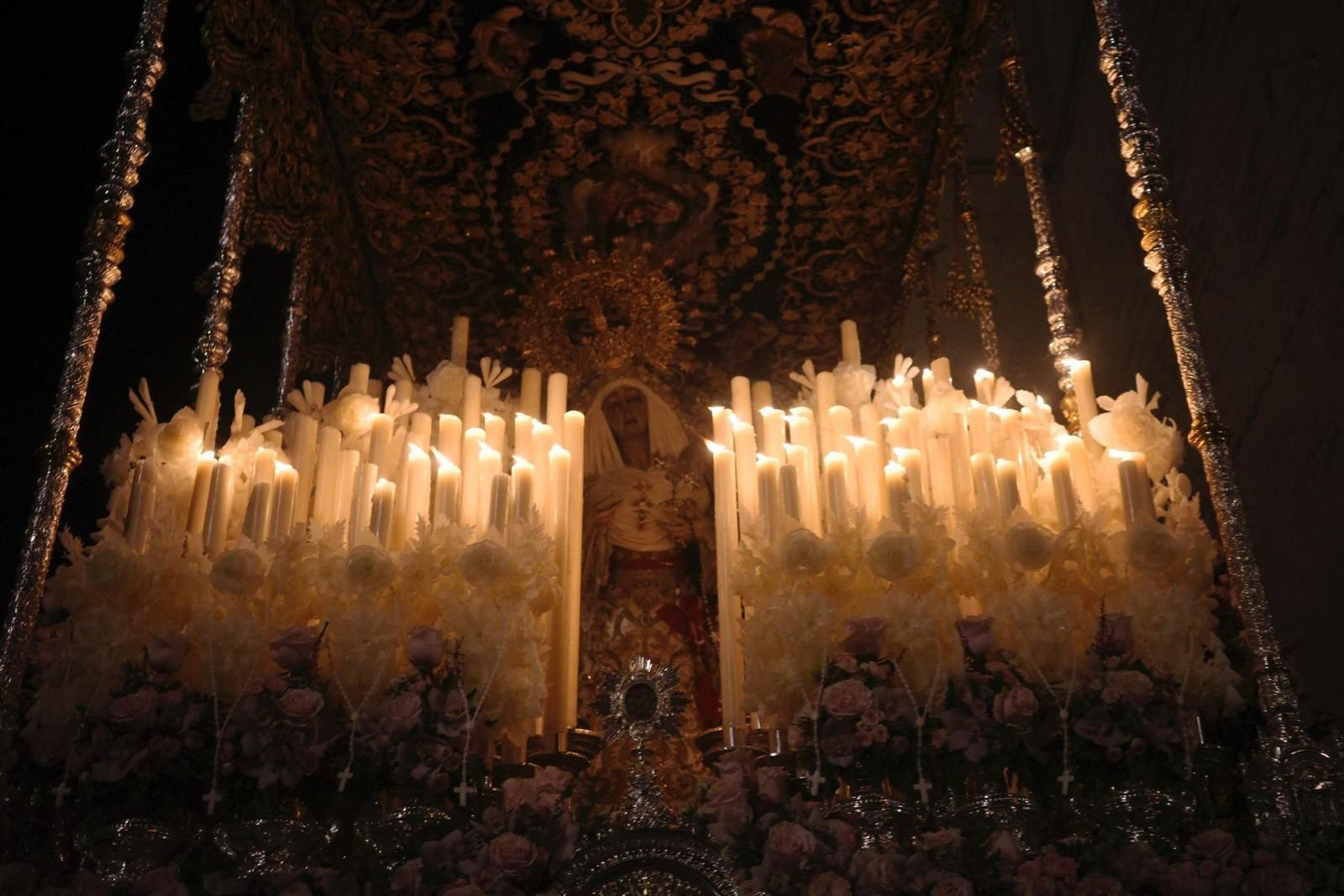 Las imágenes del Perdón en la Madrugada de la Semana Santa de Cádiz 2023