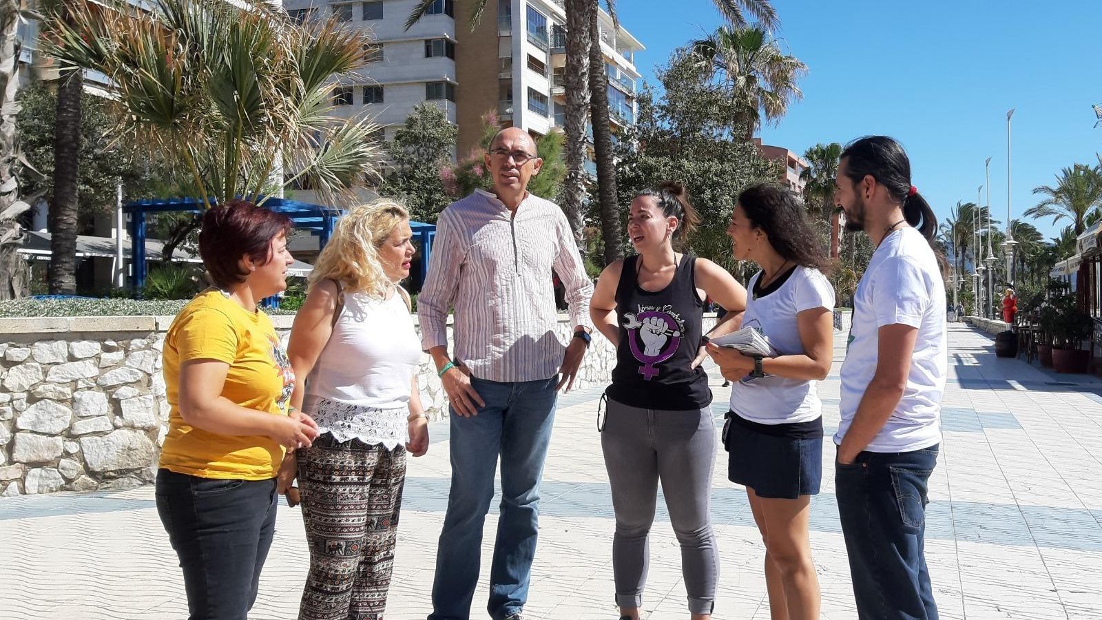 El candidato de Adelante Málaga, junto a otros miembros de la lista, presentan las propuestas para jóvenes.