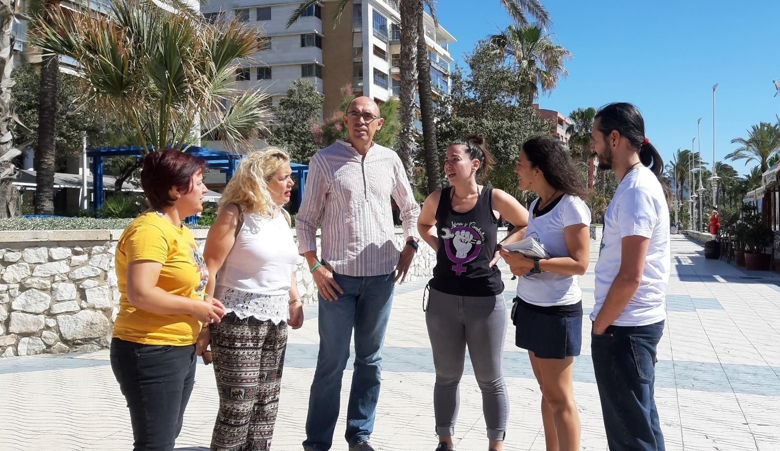 El candidato de Adelante Málaga, junto a otros miembros de la lista, presentan las propuestas para jóvenes.