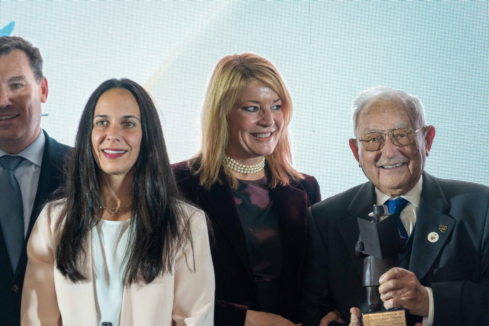 Imágenes de los invitados a la gala de los  37 premios Onubenses del Año