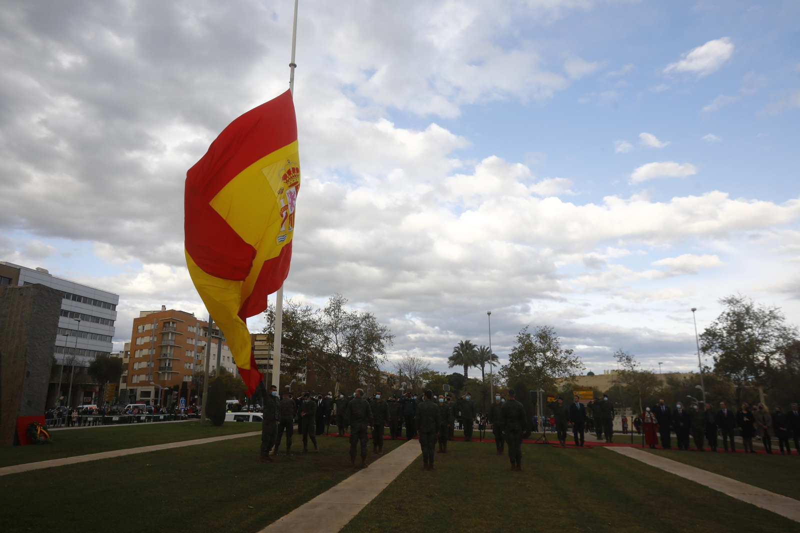 El homenaje a la bandera de España por el centenario de las Unidades Acorazadas del Ejército de Tierra de Córdoba, en imágenes