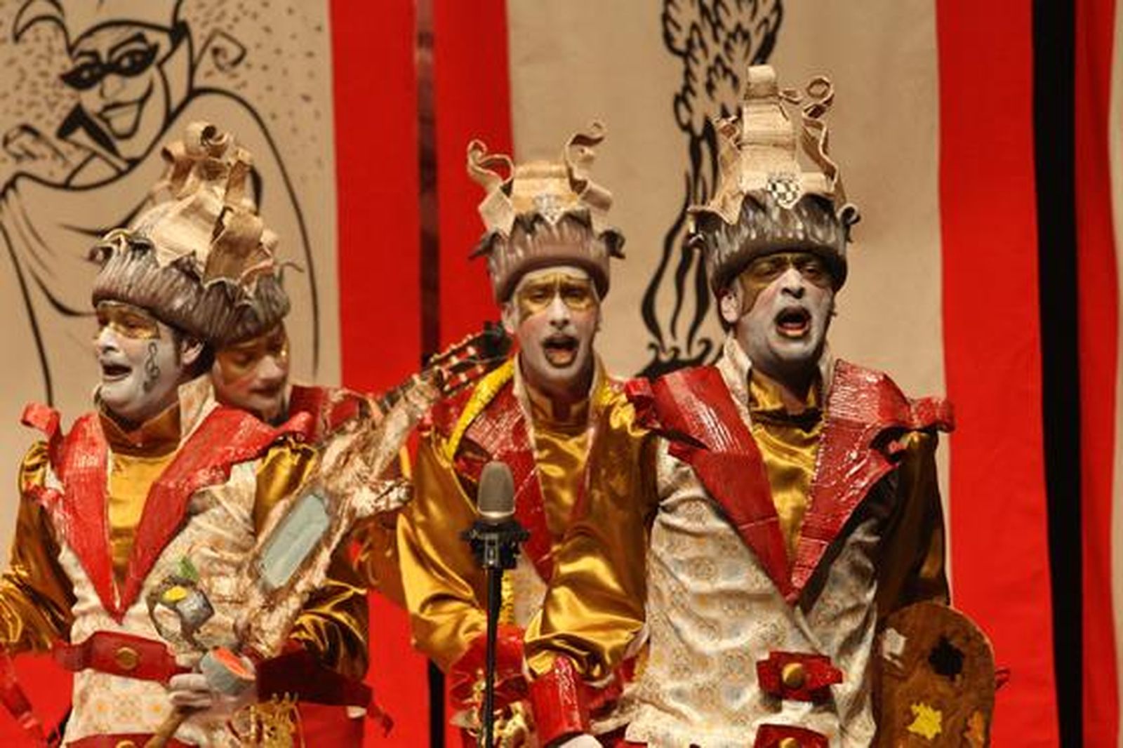 La comparsa algecireña 'El tablero'

Foto: Paco Guerrero