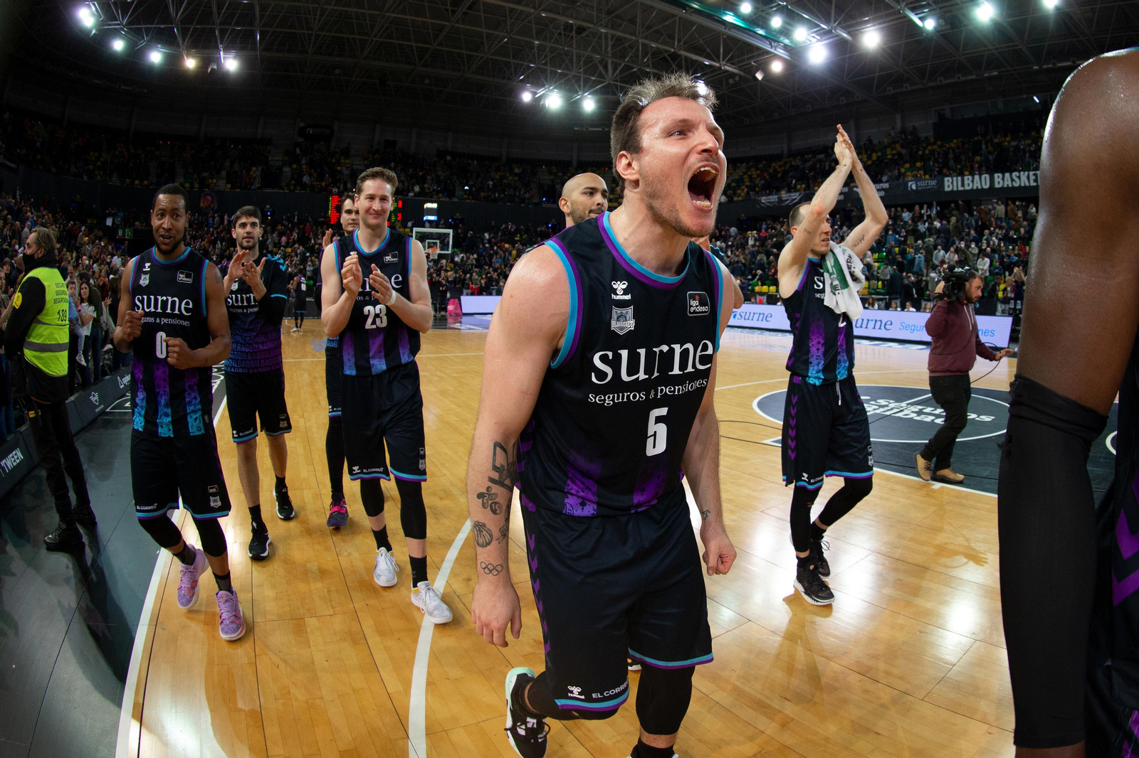 Rafa Luz celebra la victoria en Miribilla.