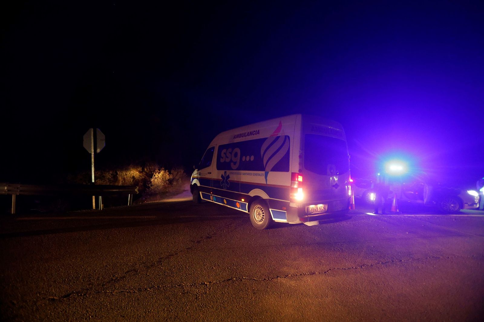 Las imágenes de los vehículos de emergencias evacuando a los pasajeros del descarrilamiento en Adamuz