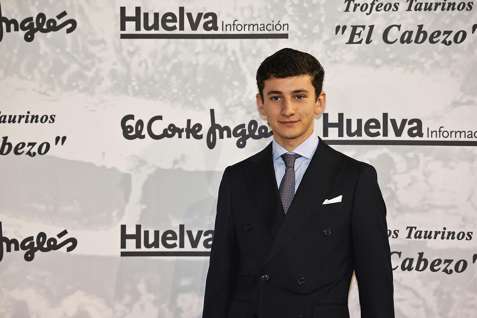 Imágenes del ambiente en la entrega de la XXXII edición de los premios taurinos "El Cabezo"