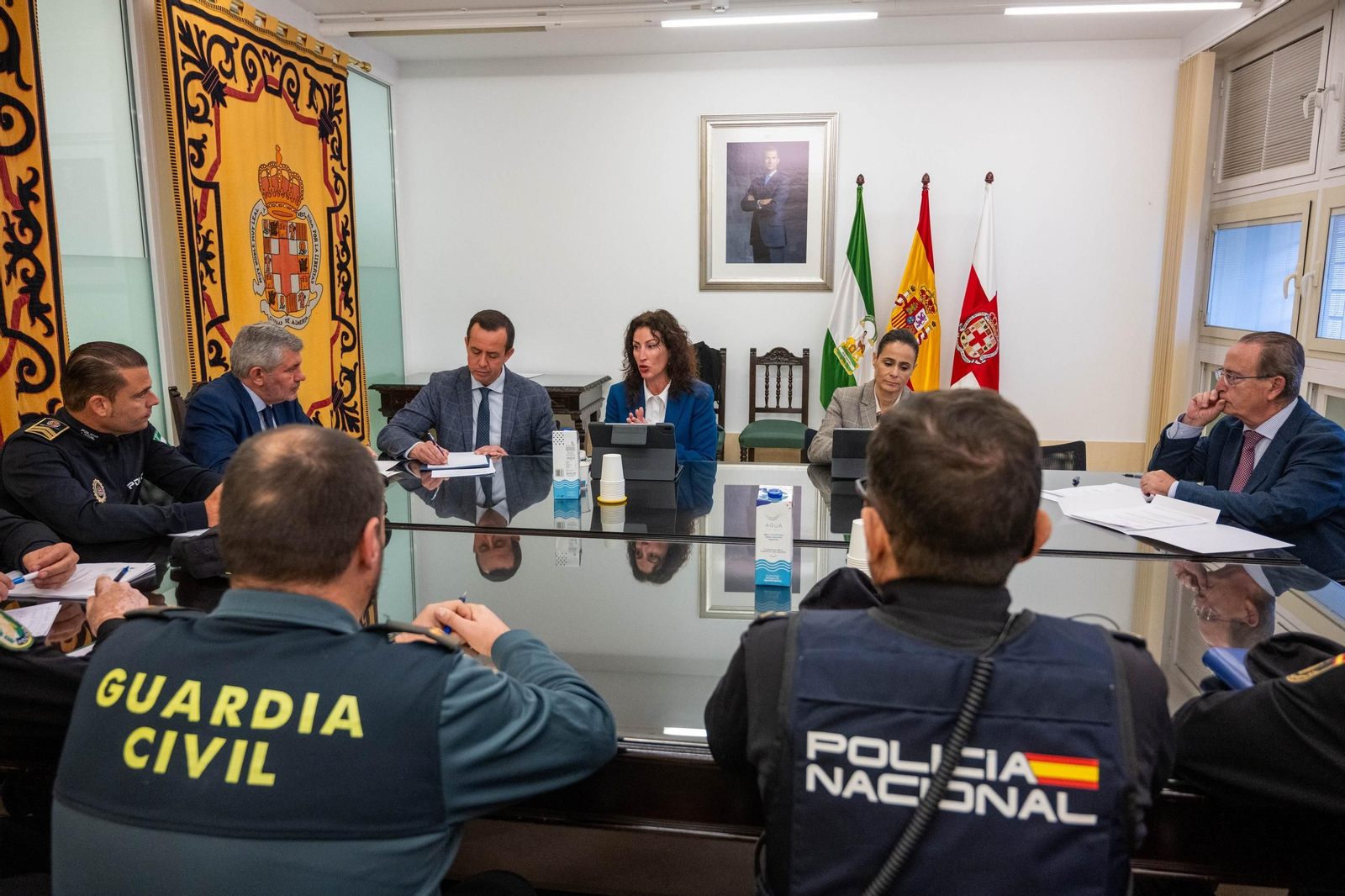 La alcaldesa y el subdelegado en la Junta Local de Seguridad La alcaldesa y el subdelegado en la Junta Local de Seguridad