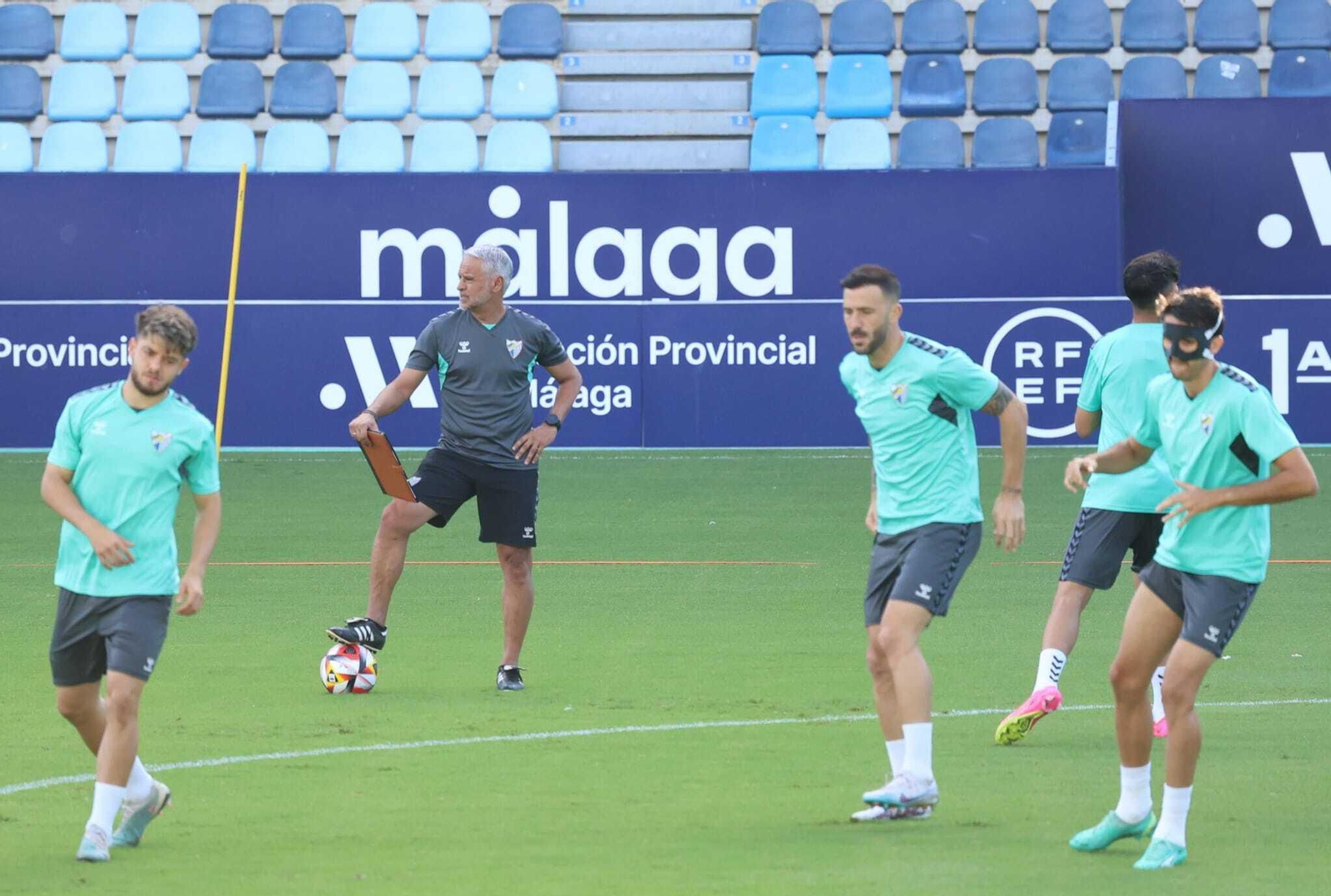 Las imágenes del entrenamiento del Málaga en La Rosaleda Las imágenes del entrenamiento del Málaga en La Rosaleda