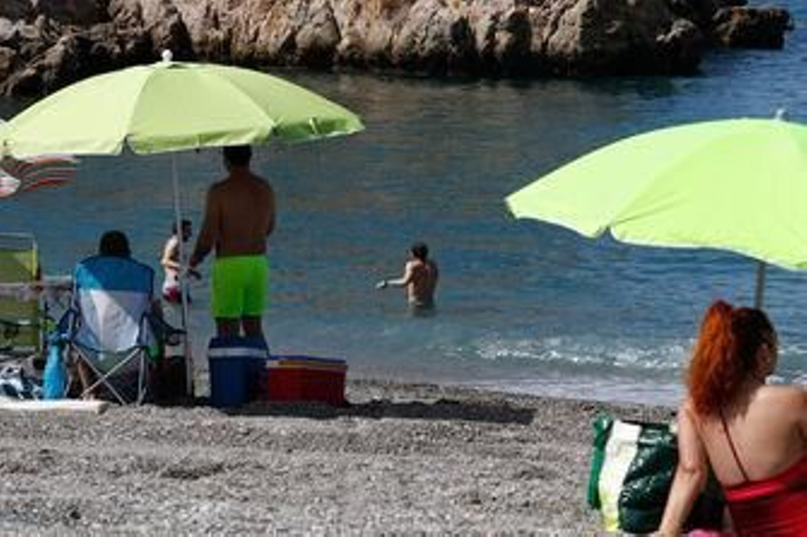 Desescalada: fotos de la primera gran jornada playera en la Costa de Granada