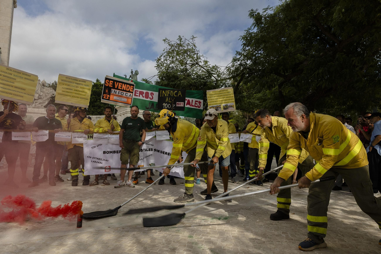 Una reciente protesta en Cádiz de trabajadores del Infoca.