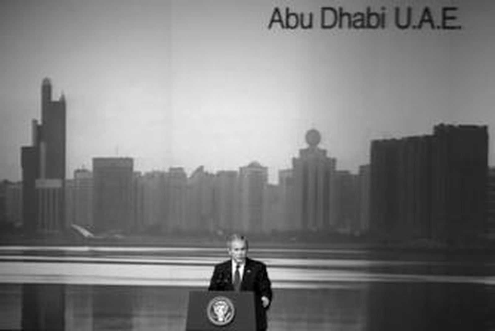 Bush, en un momento de su discurso en el Hotel Palacio de los Emiratos, en Abu Dhabi.