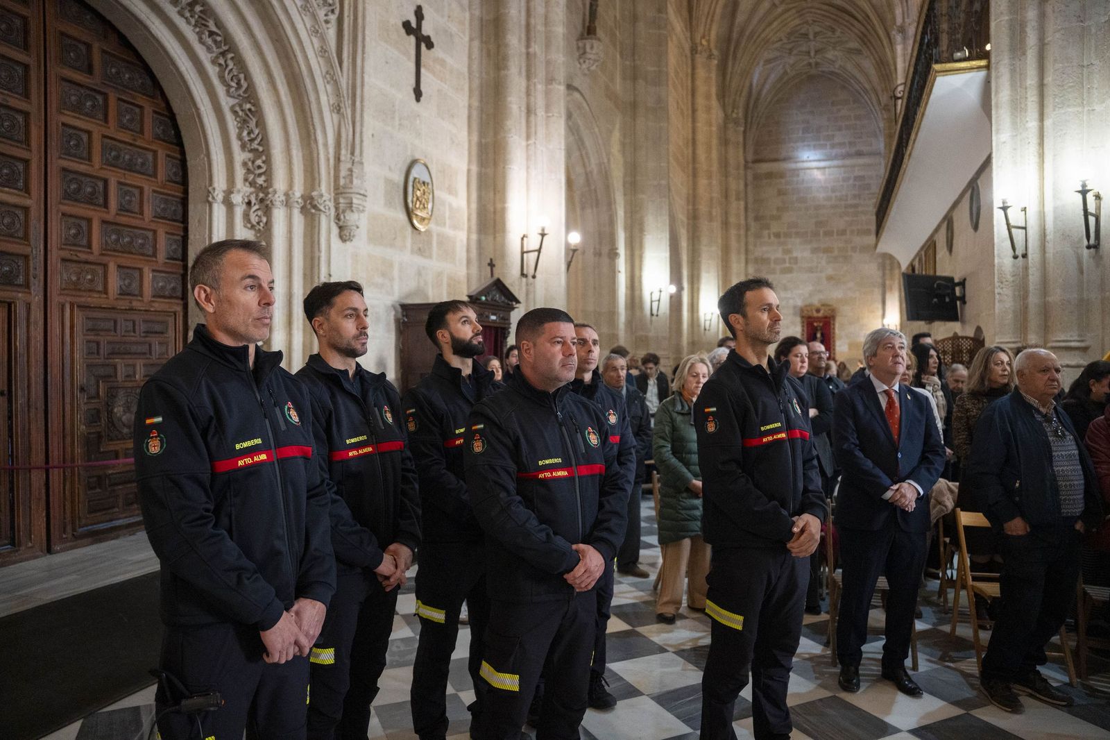 El Pendón vuelve a alzarse en Almería: memoria y ciudad bajo la luz de diciembre