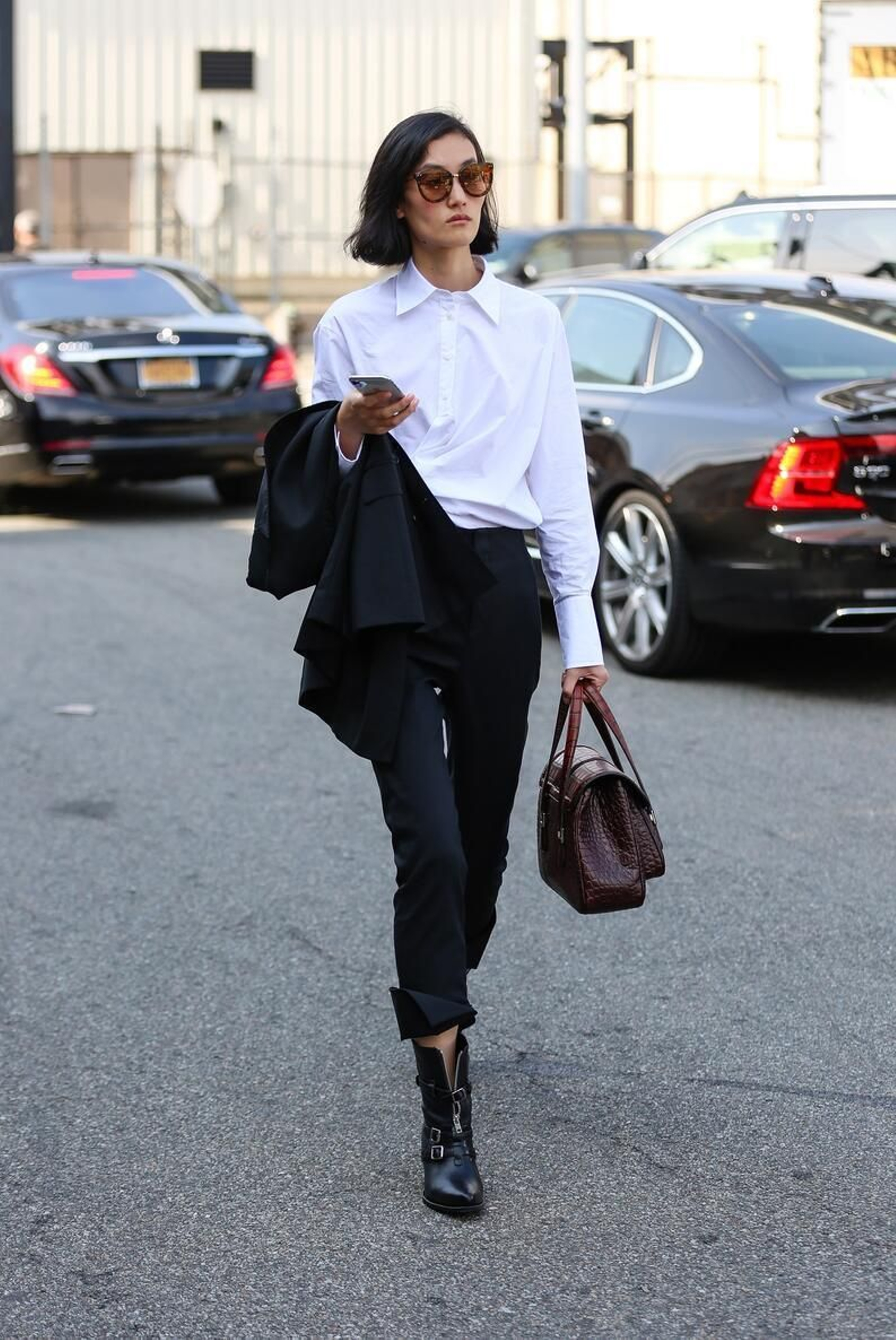 Combina este 'outfit' con unos botines con tachuelas.