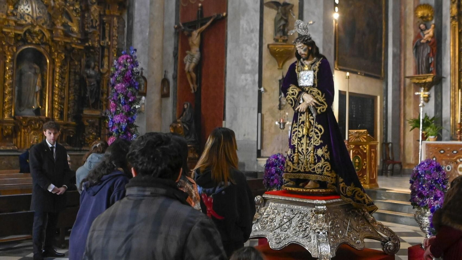 Fotogalería: Tradicional y Devoto Besapiés Nuestro Padre Jesús del Rescate 2025