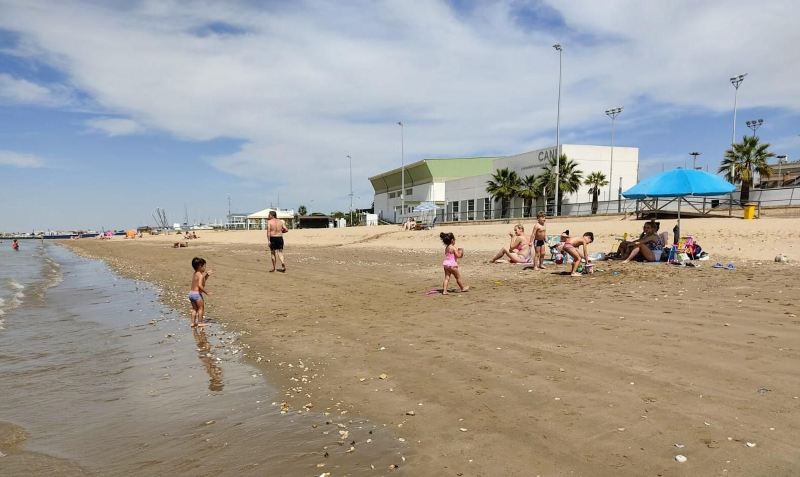 Disfrutando del día de playa en Sanlúcar.