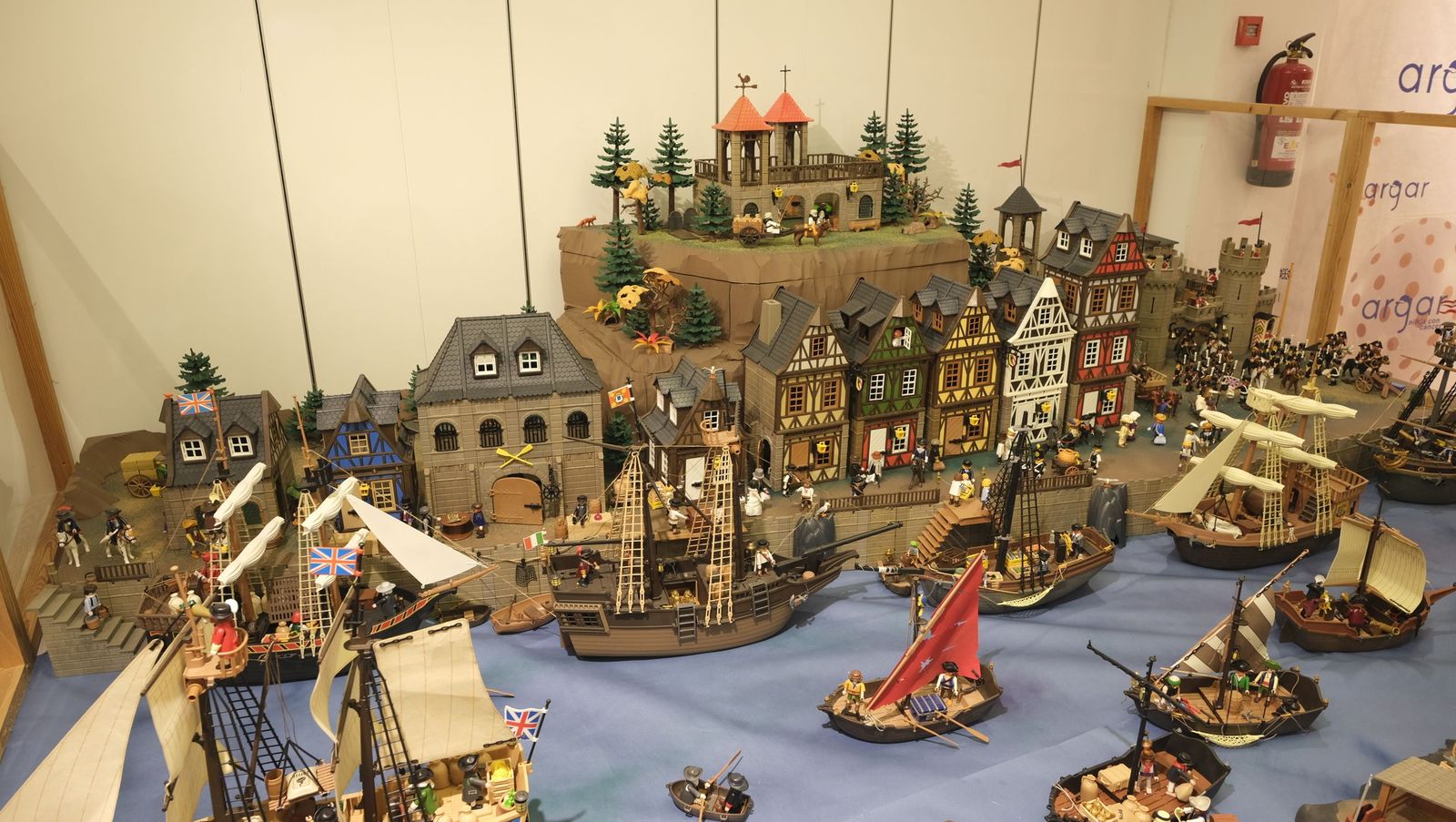 Exposición de Clicks de Playmobil contra el cáncer infantil, en fotos