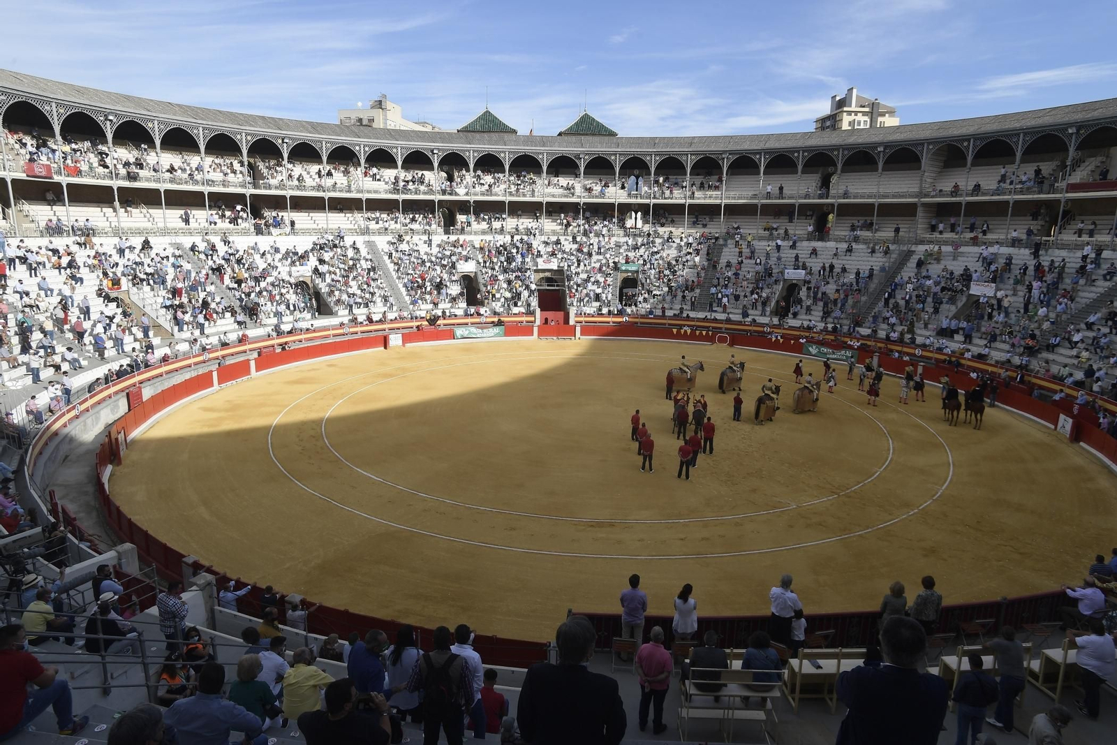 Así está la plaza de Toros de Granada en la corrida de Enrique Ponce: medidas de seguridad y distanciamiento entre el público