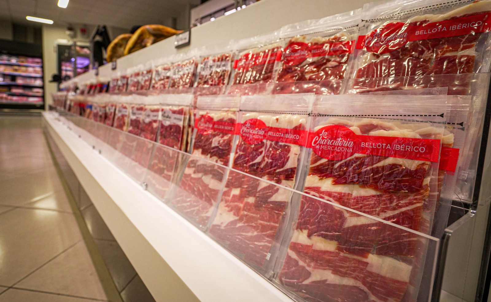 Del campo a la mesa, así son los jamones de Montesierra que vende Mercadona