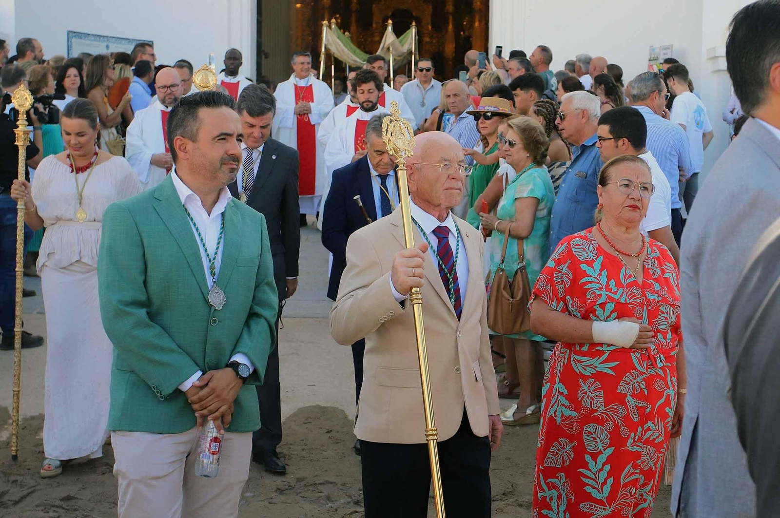 Imágenes de la procesión eucarística y solemne Función del Voto en El Rocío Chico