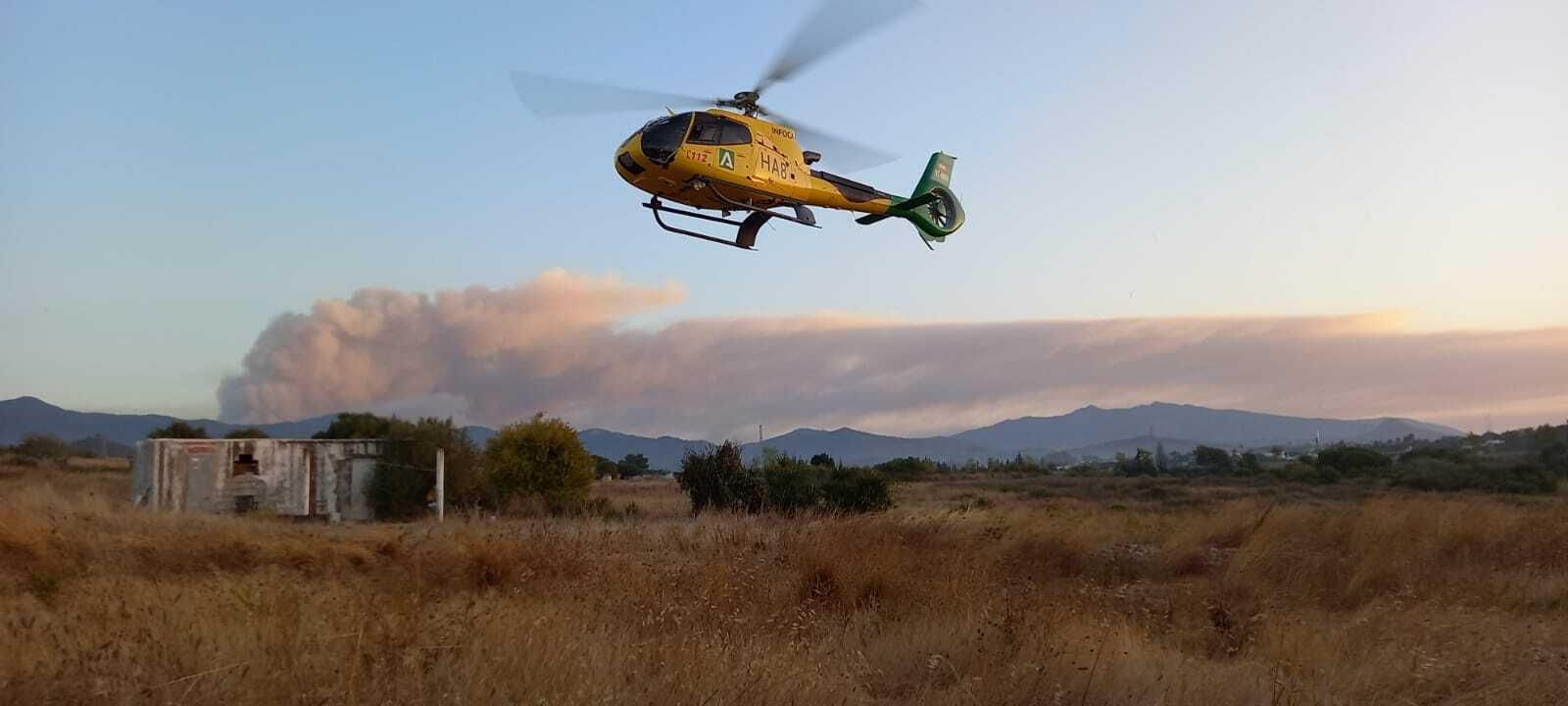 Un helicóptero del Infoca. Un helicóptero del Infoca.