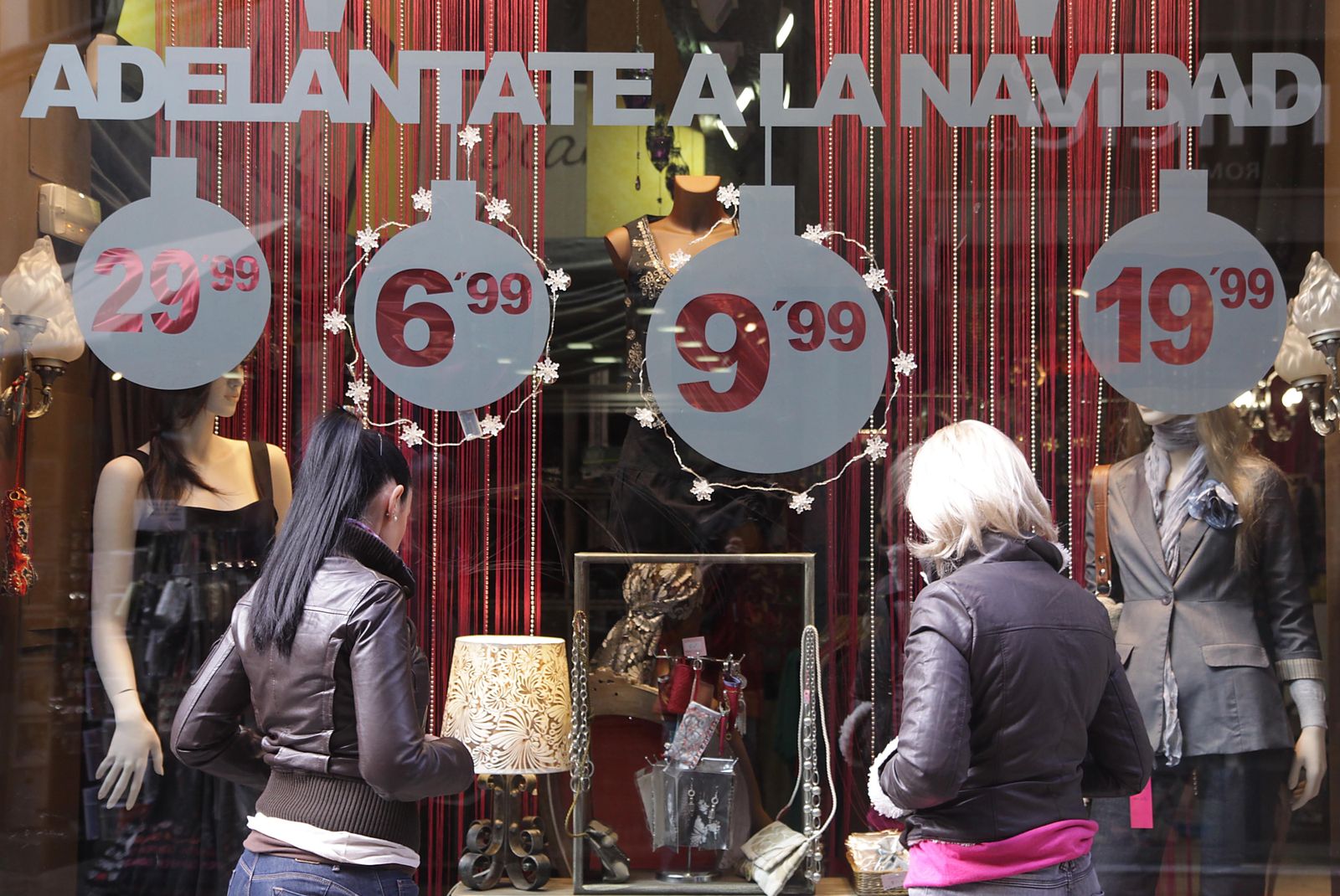 Adelantarte a las compras de Navidad puede hacer que ahorremos y, además, que no nos quedemos sin nuestros regalos