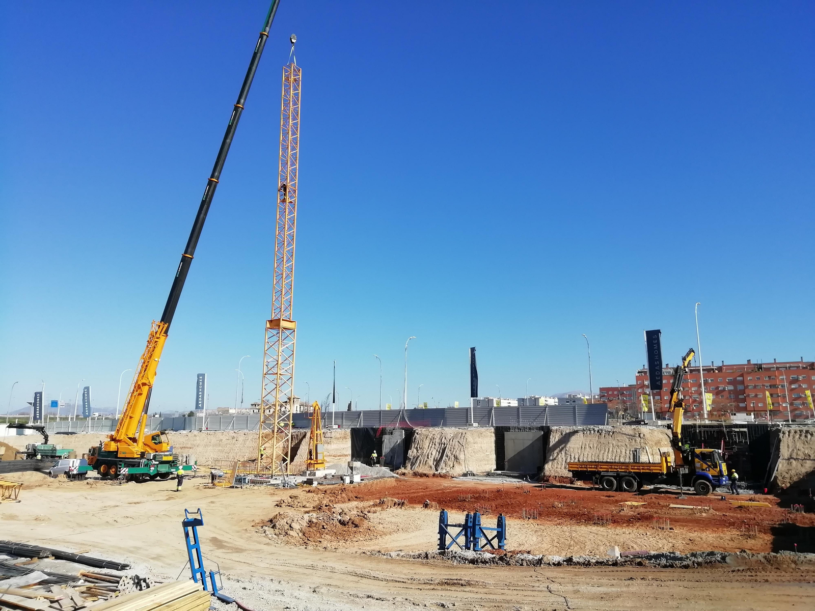 Primeros trabajos de construcción en la parcela de la promoción Tarsia de Aedas Homes