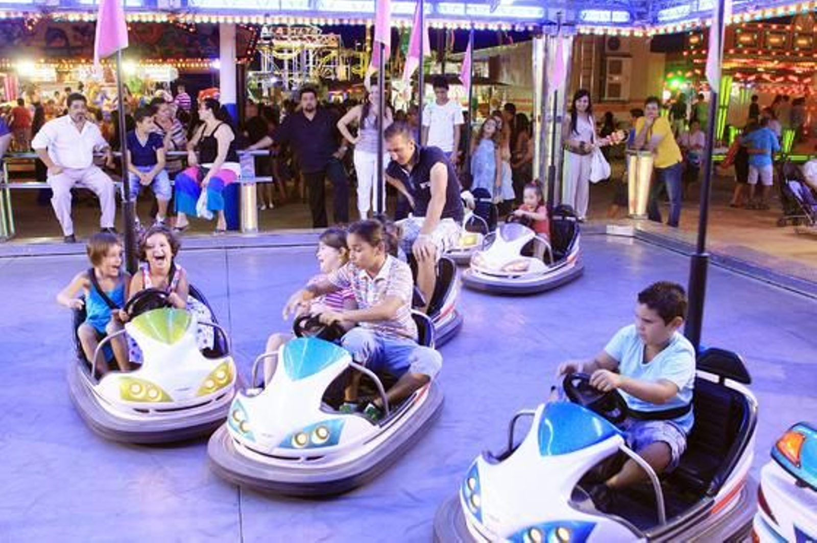 Imágenes del tercer día de feria de las Colombinas.

Foto: Alberto Dom?uez