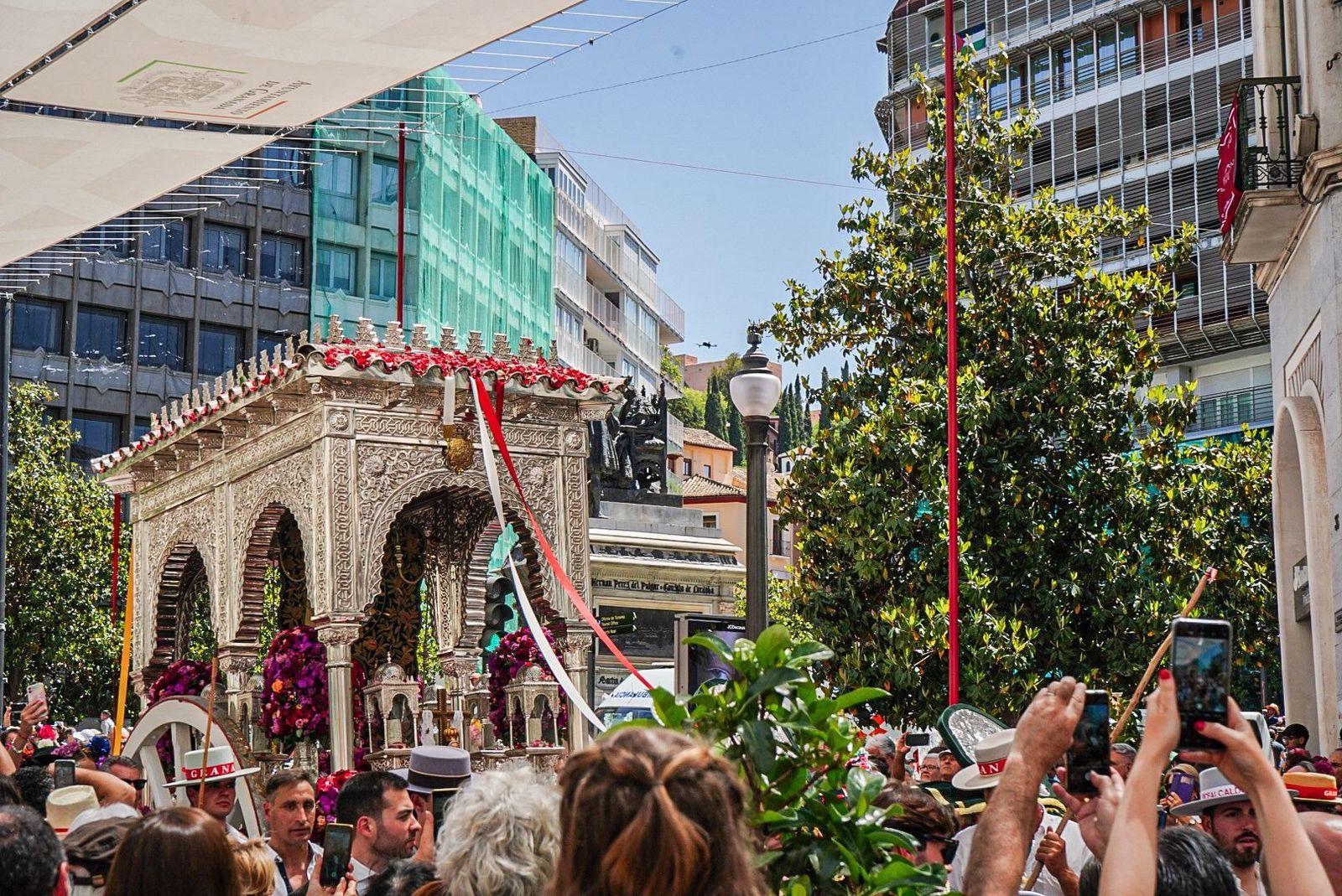 Así ha sido la salida de la Hermandad del Rocío de Granada