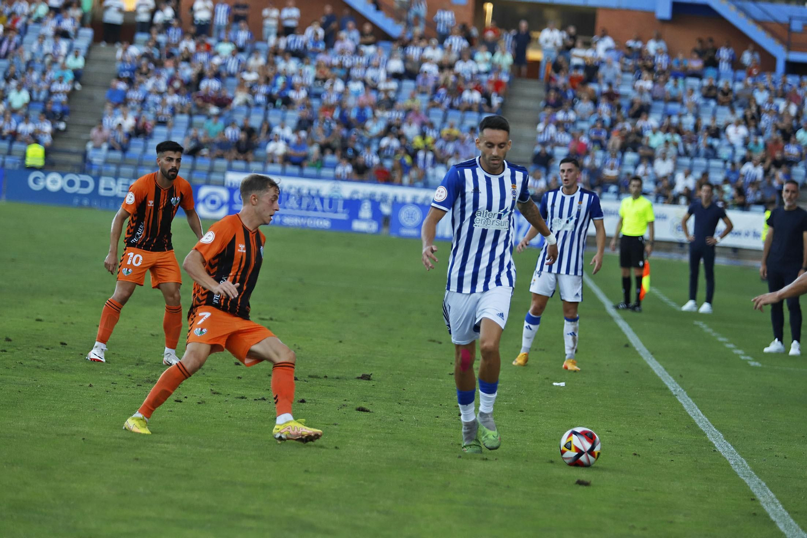 Imágenes del encuentro entre el Recreativo de Huelva y el Antequera CF