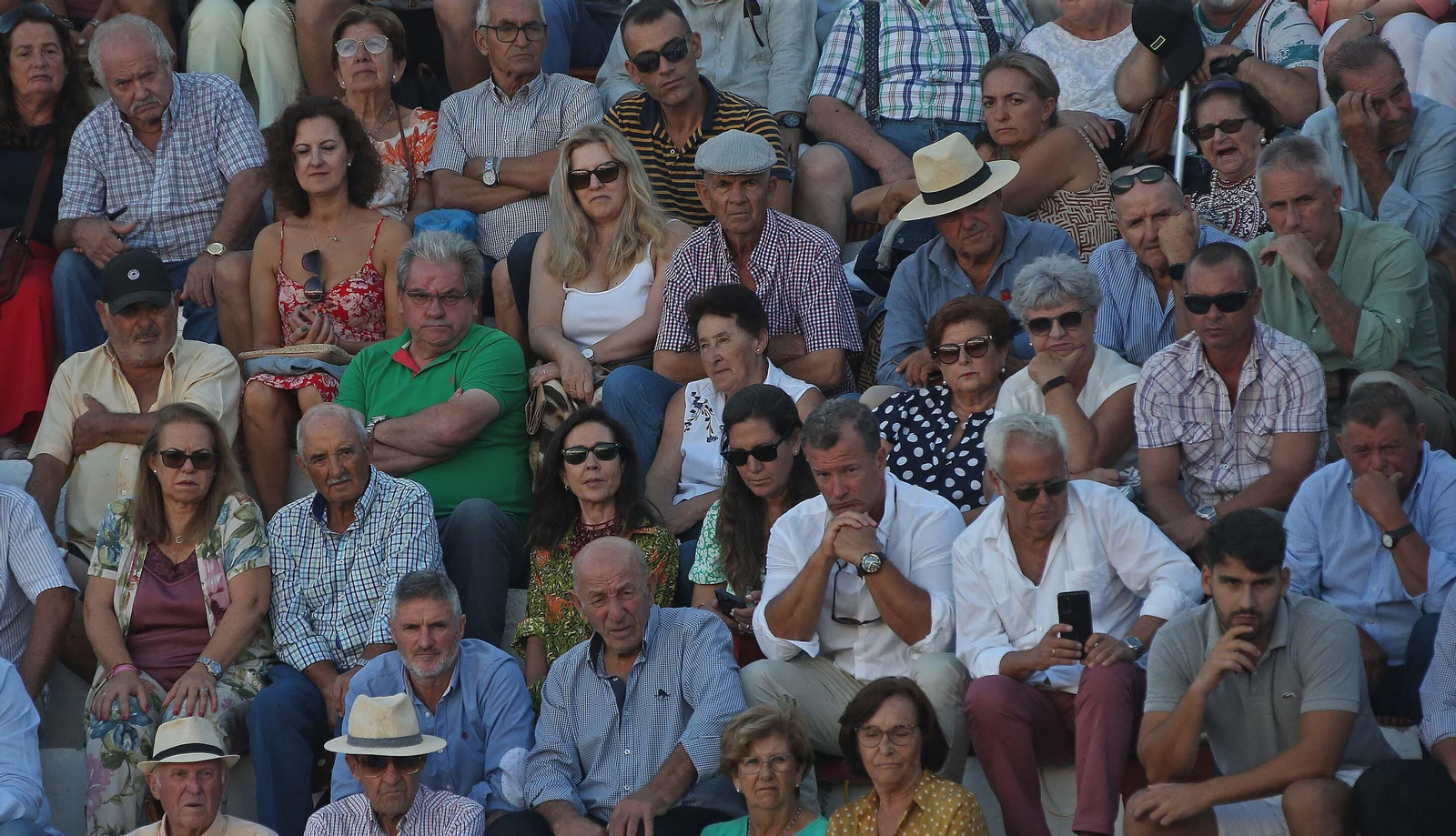 Búscate durante la corrida de reapertura de la plaza de toros de Tarifa