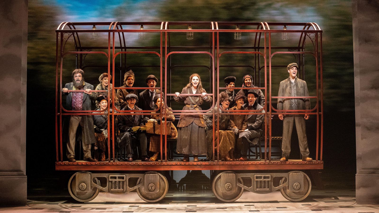 Escena del viaje que hace Anastasia desde Rusia hasta París.