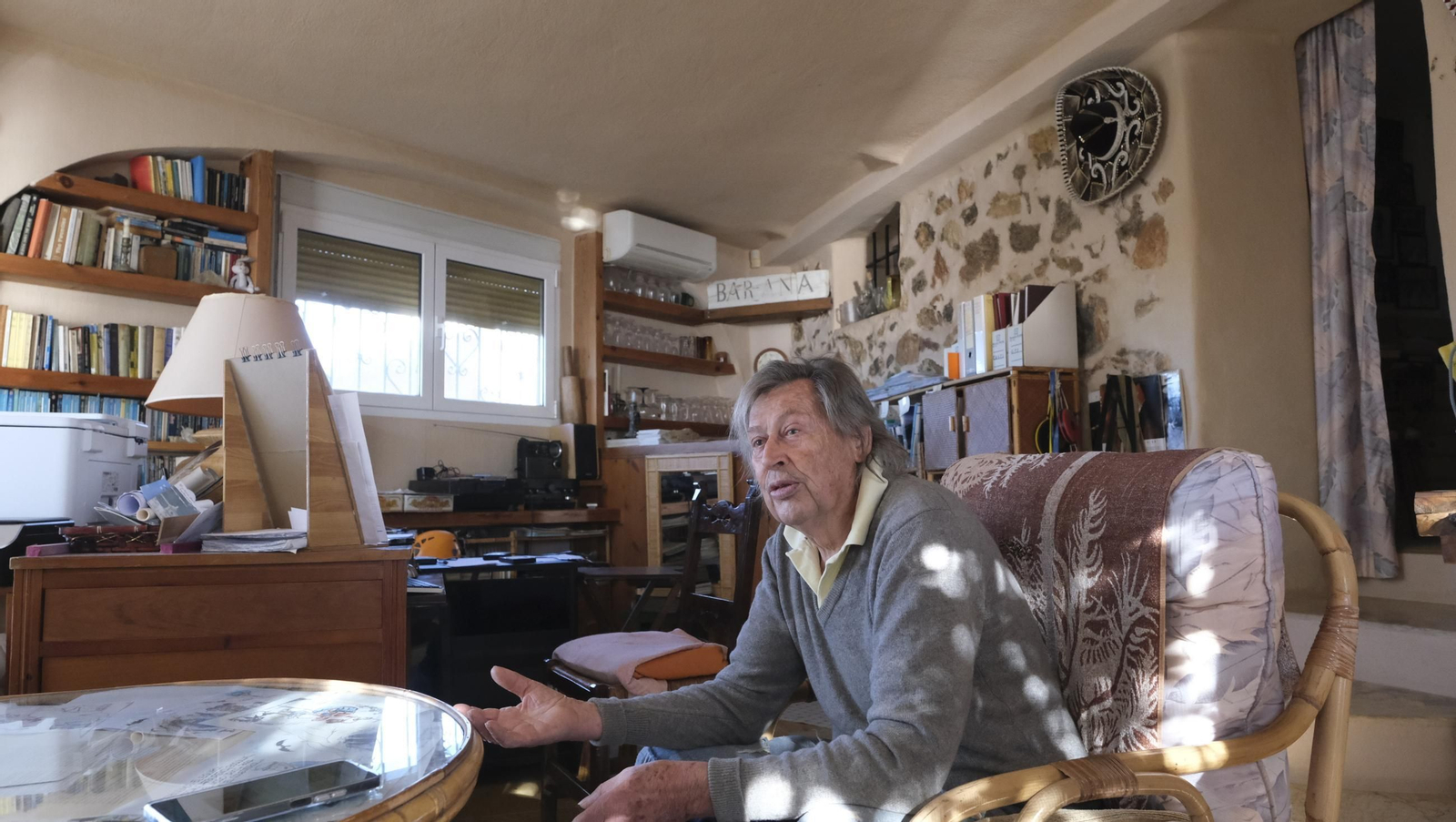 La vida en el barrio sin negocios de Castell del Rey, en imágenes