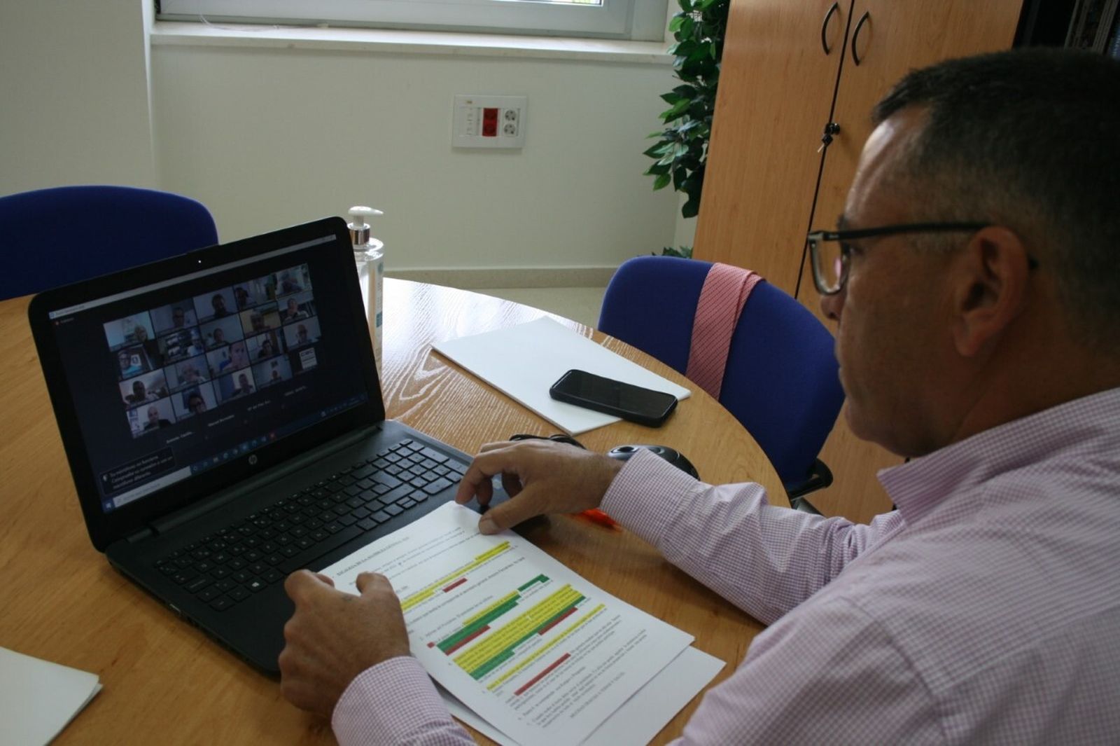 Antonio Junquera, presidente de la Asociación de Empresarios de Chiclana, durante el encuentro telemático con los asociados.