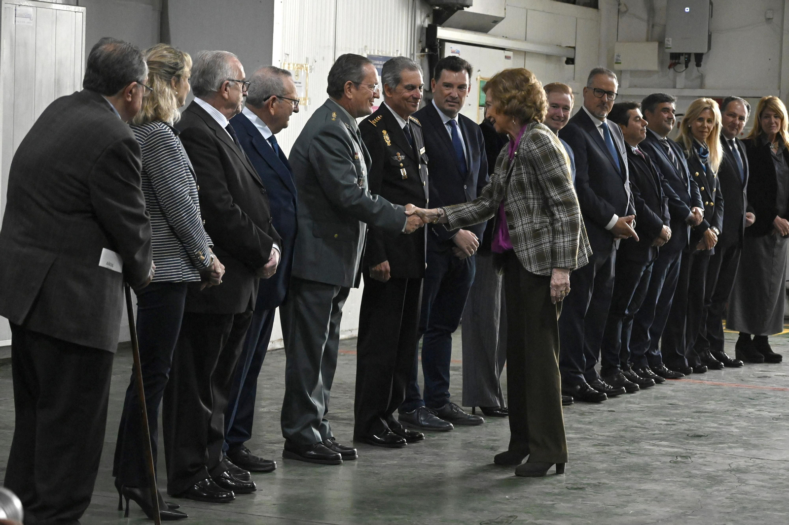 La Reina Sofía visita el Banco de Alimentos de Huelva, en imágenes
