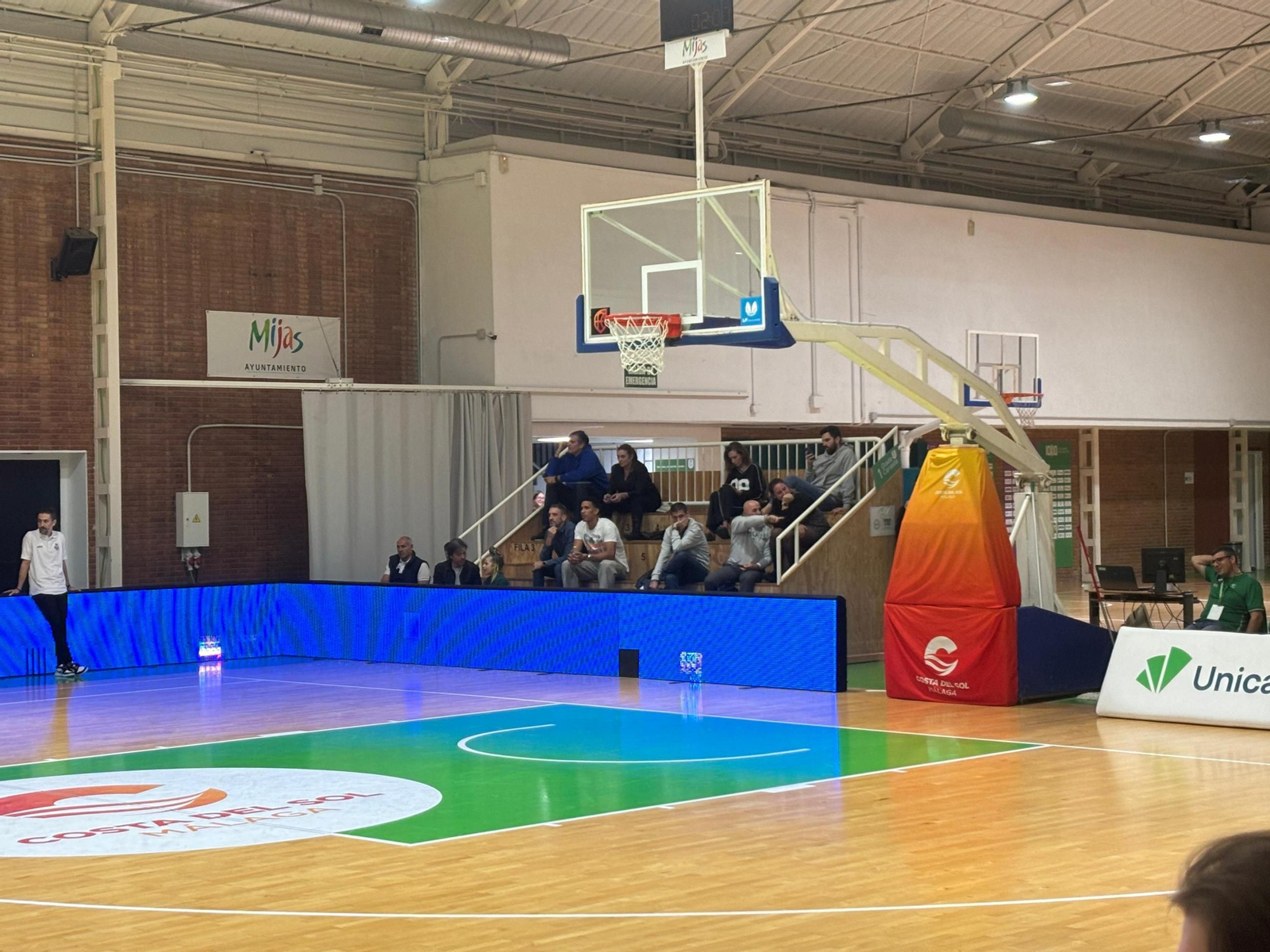 Ibon Navarro y Tyson Pérez observan al Unicaja Mijas en Los Guindos Ibon Navarro y Tyson Pérez observan al Unicaja Mijas en Los Guindos
