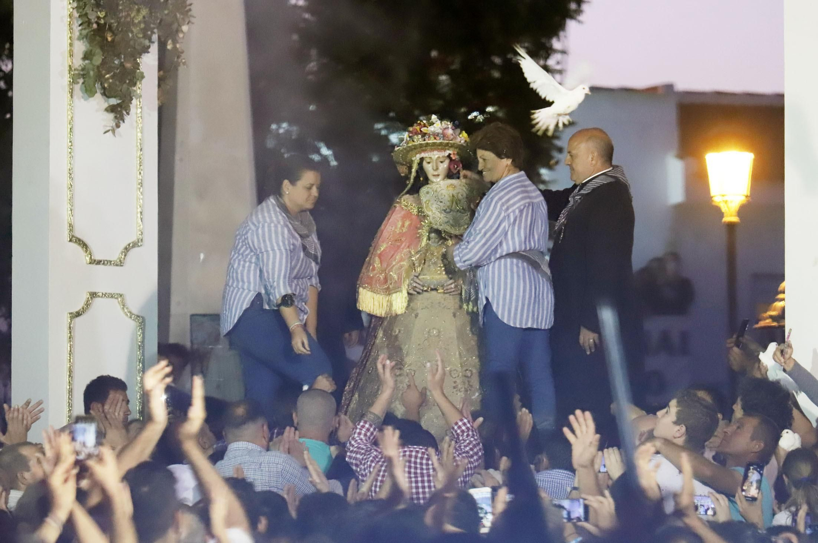 Recuerda las imágenes de la Venida de la Virgen del Rocío a Almonte en 2019