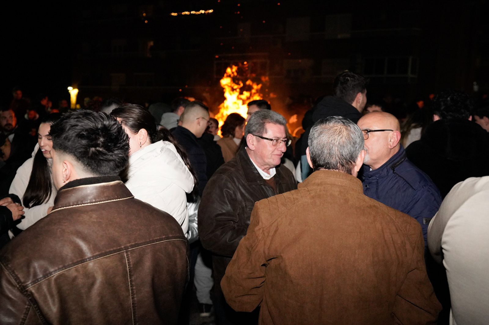 Jaén brilla y disfruta al fuego de las lumbres de San Antón