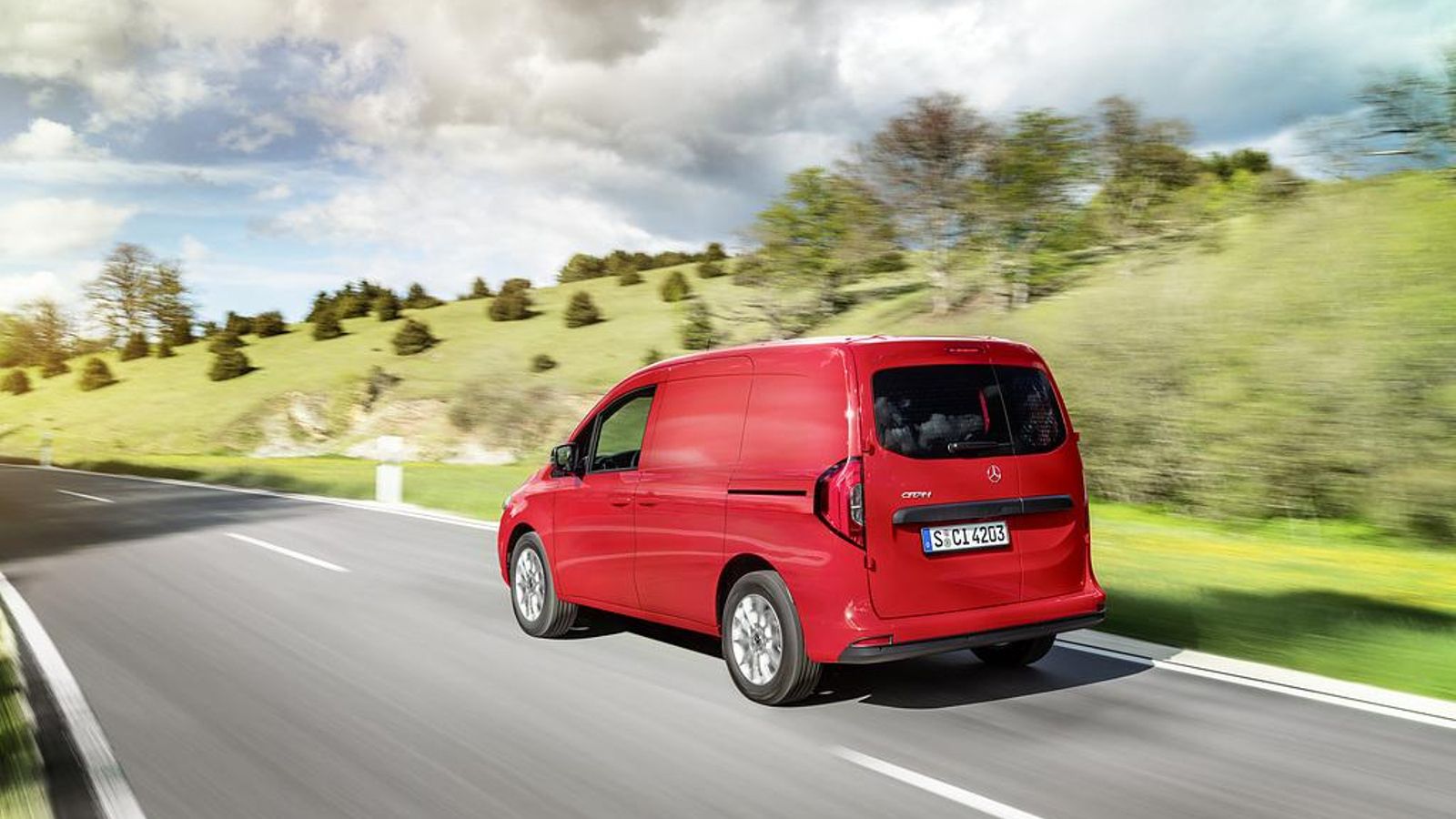 A la gama se sumarán variantes de mayor distancia entre ejes y longitud que incluirán formatos mixtos. También un Tourer de siete asientos.