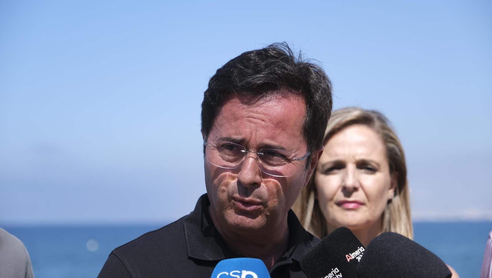 Imágenes de la manifestación en Balerma por el deterioro de la playa