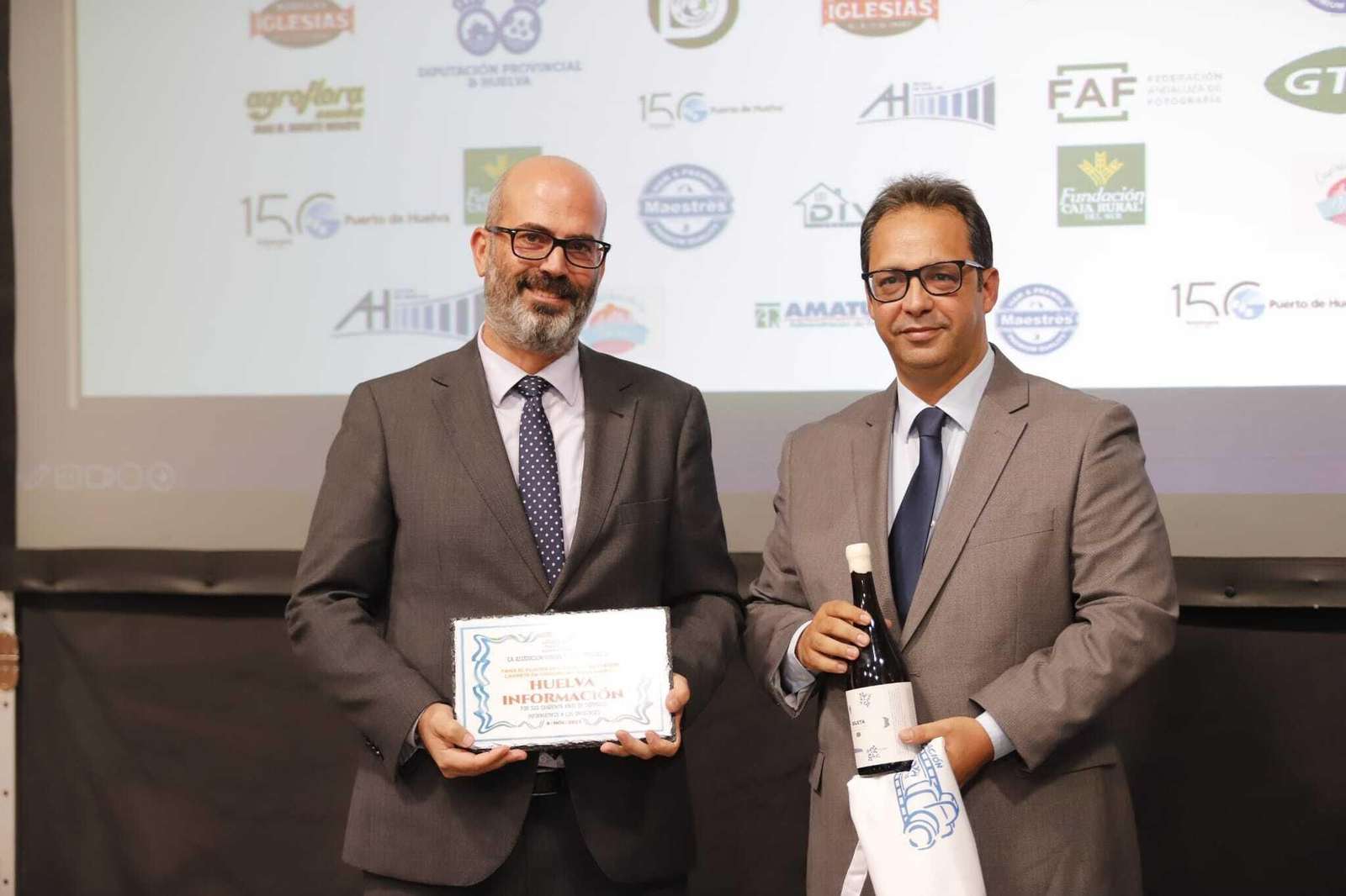 Huelva Información recibe el Premio Carrete de Comunicación de la Asociación  ‘Huelva y sus Fotógrafos’