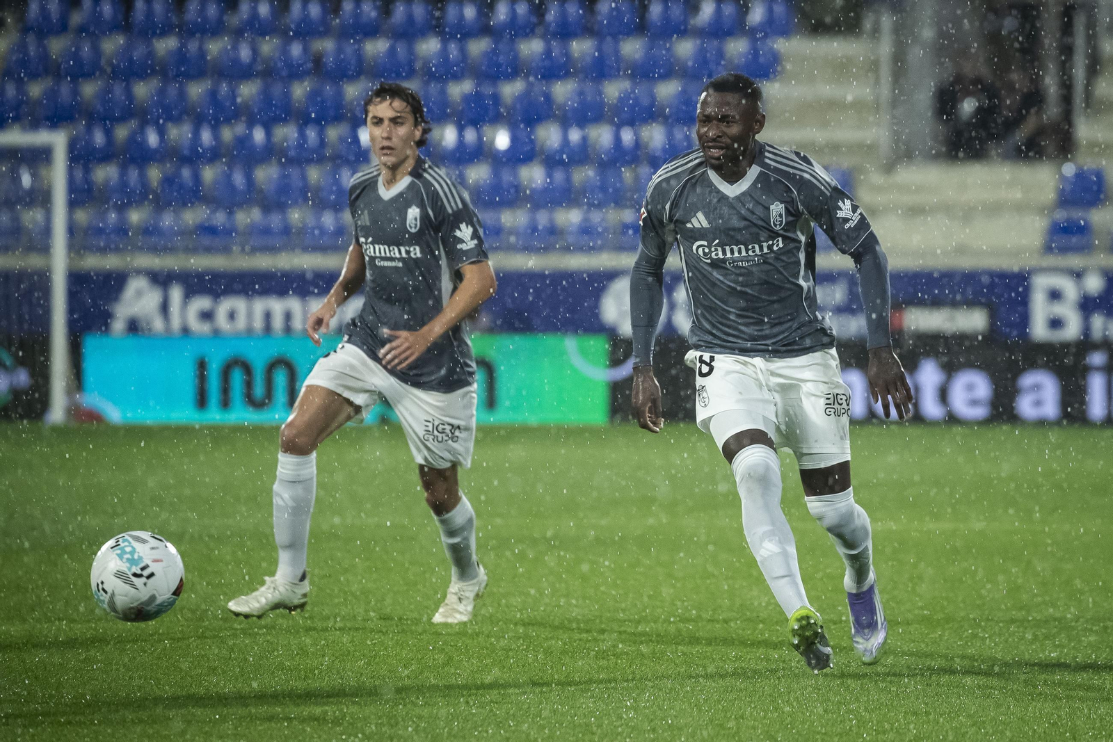 Hongla, en un partido con el Granada esta temporada