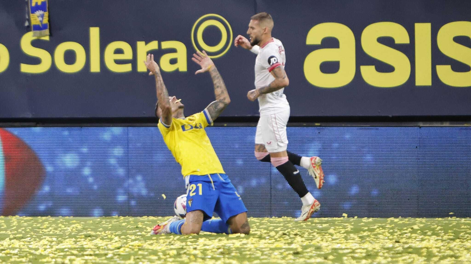 Búscate entre las imágenes del partido Cádiz Cf - Sevilla