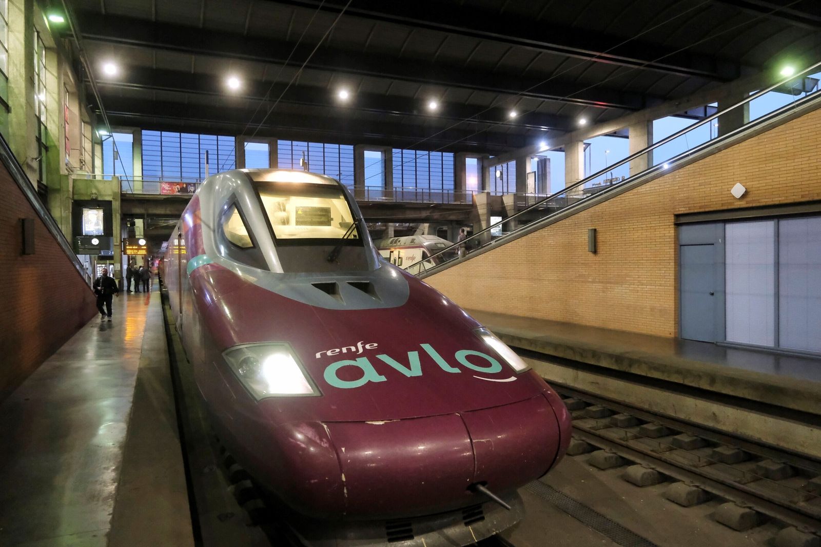 Los trenes Avlo comienzan a circular por Córdoba, en imágenes