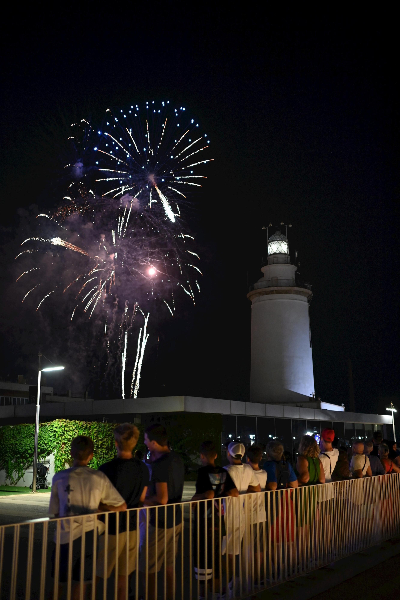 Drones y fuegos artificiales para abrir la Feria de Málaga 2022 (fotos)