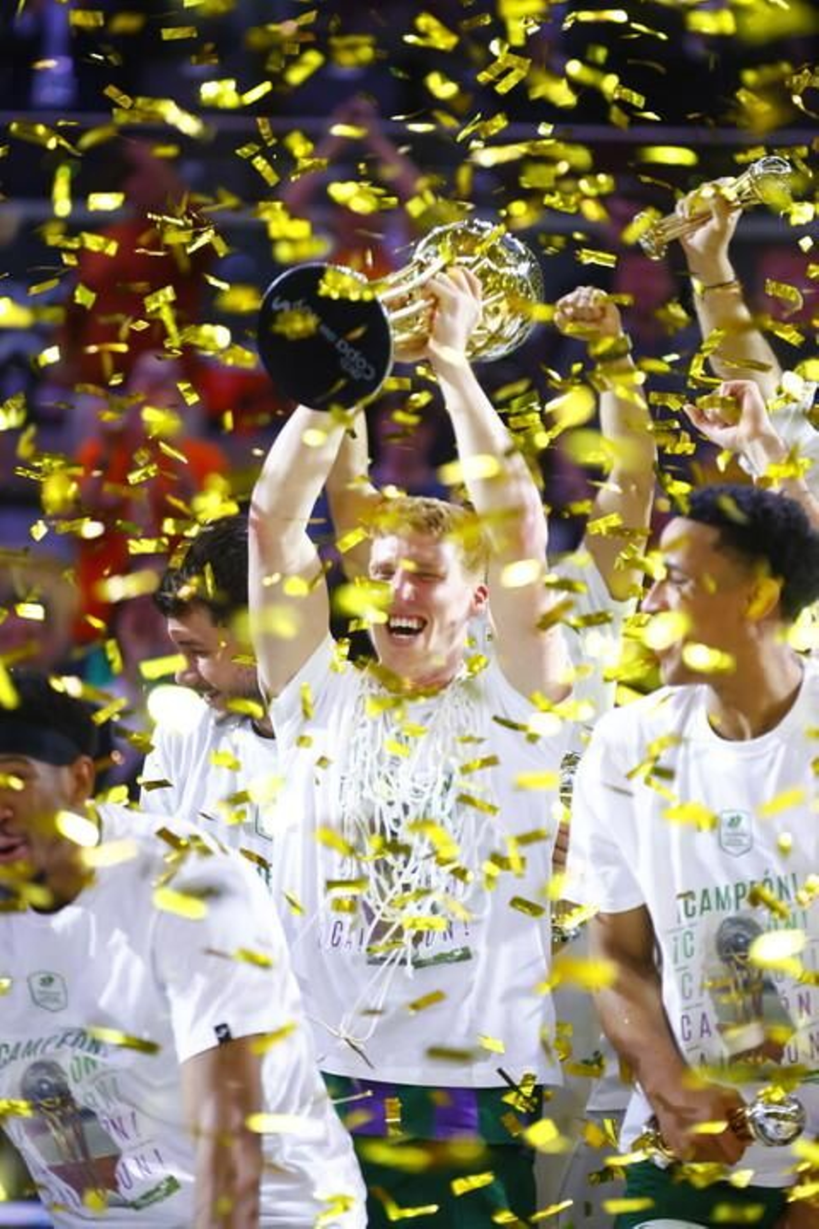 El Unicaja, campeón de Copa: Todas las imágenes del partido, la fiesta y la llegada a Málaga