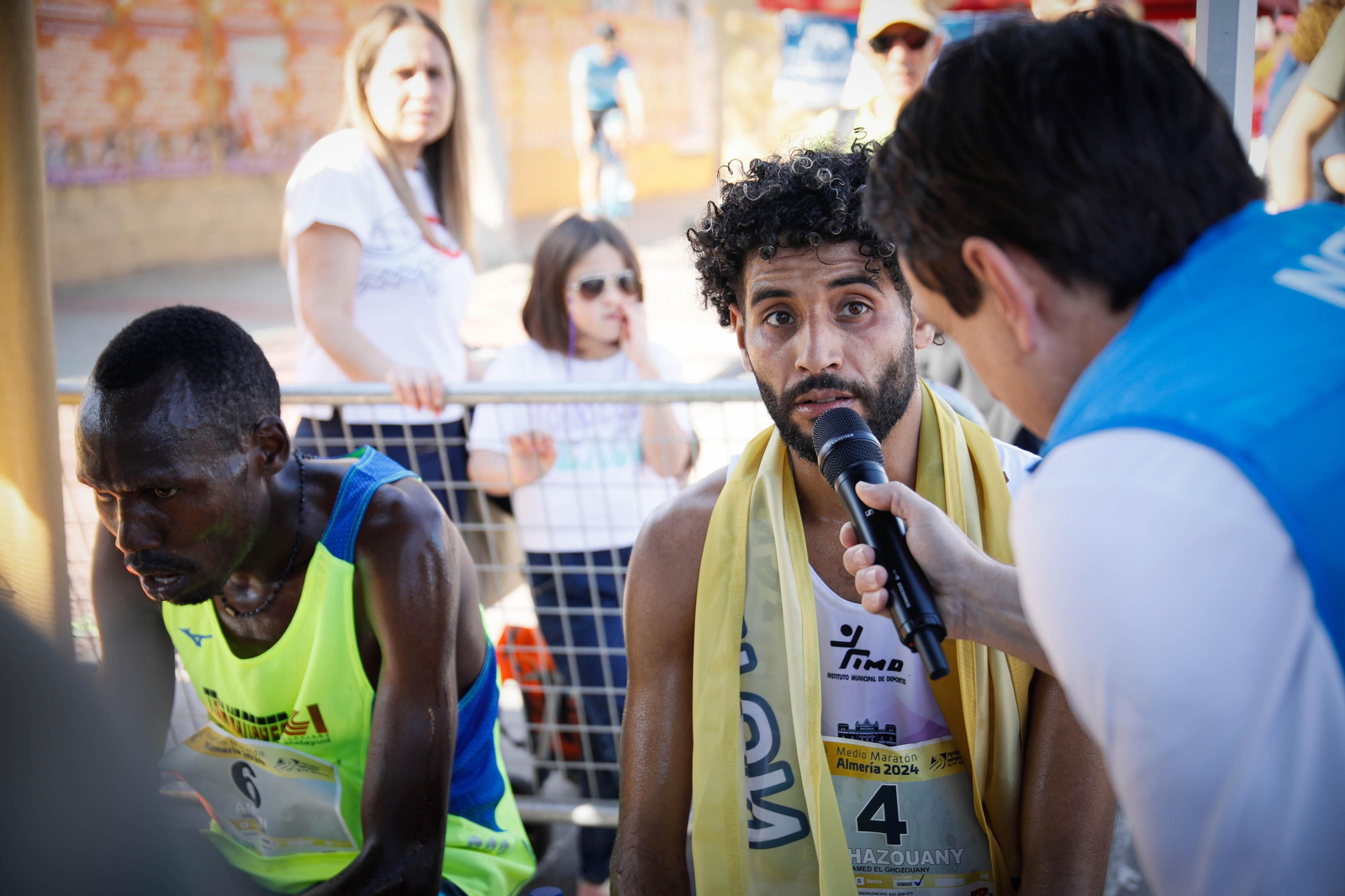 Imágenes de la llegada de la Media maratón Ciudad de Almería