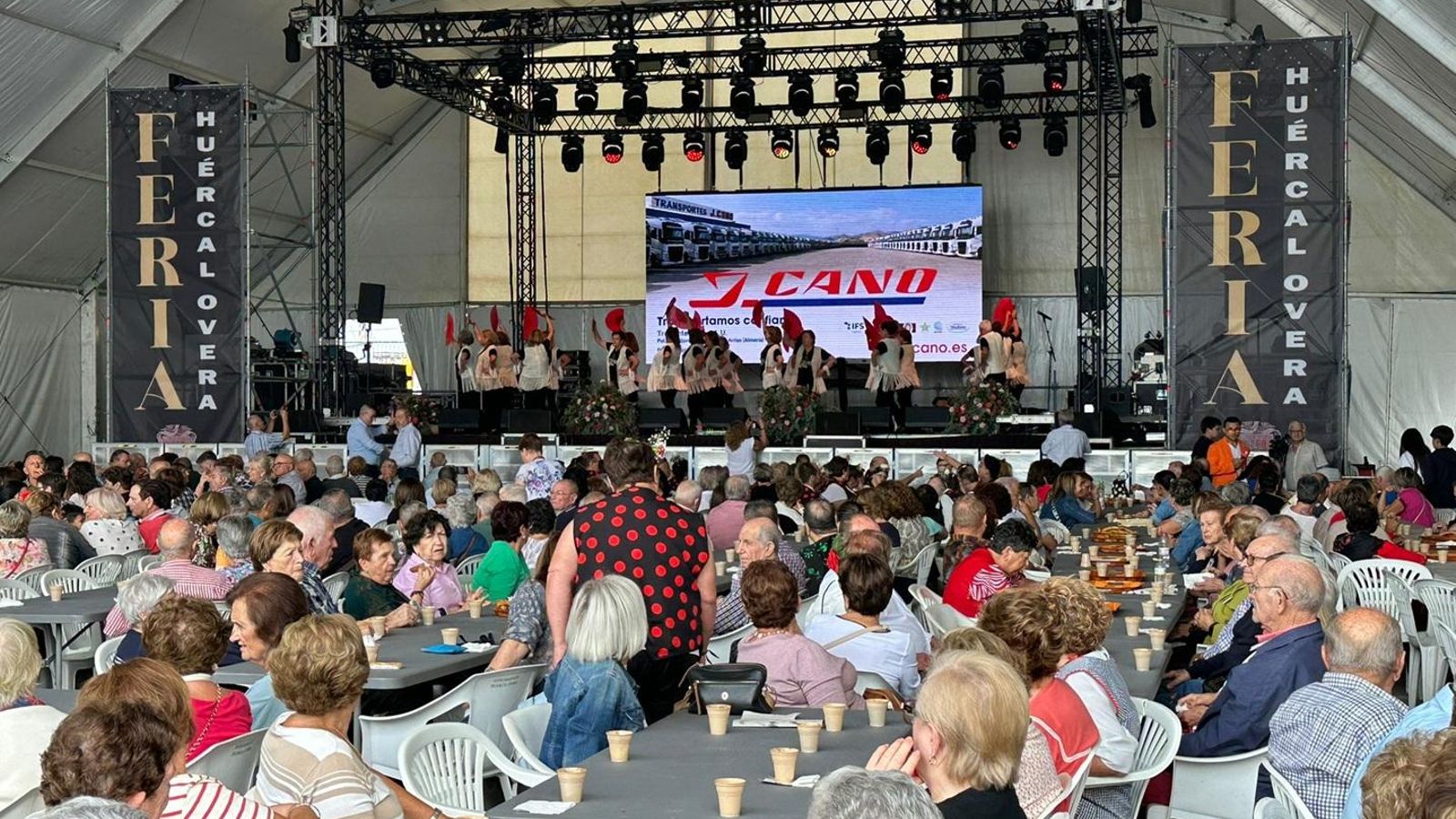 Desayuno con los mayores.