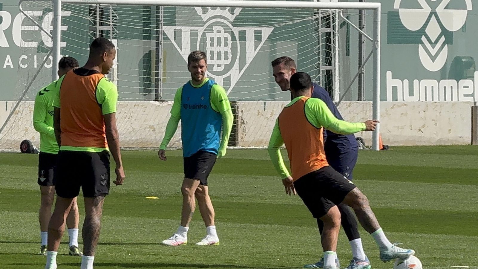 Lo Celso entrena junto al resto de sus compañeros